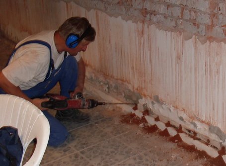 Bauwerkstrockenlegung von Innen durch Bohrungen Bauwerkstrockenlegung von Innen durch Bohrungen